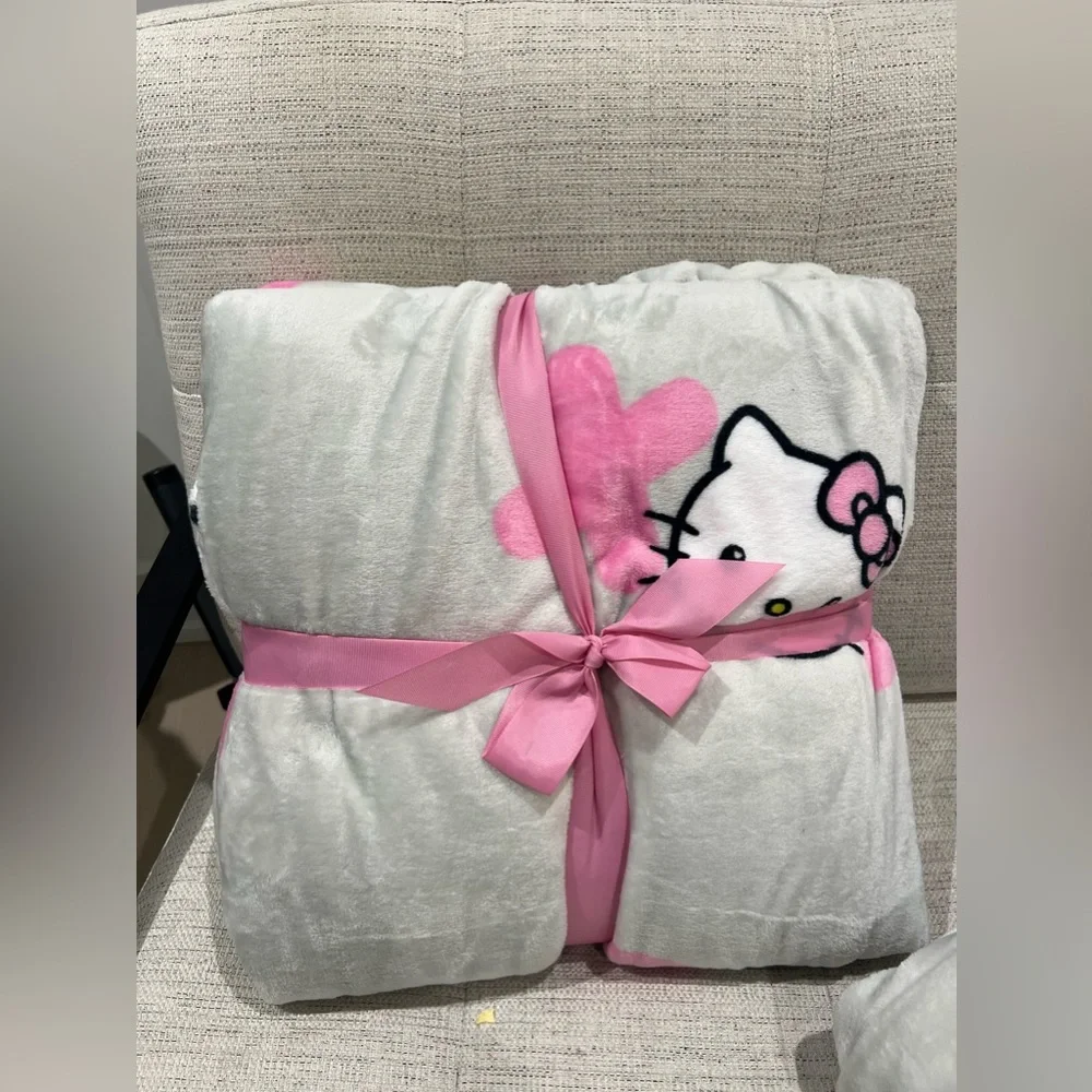 Sanrio Hello Kitty Pink Gray XOXO Valentines Full/Queen TikTok Plush Blanket - Picture 1 of 3